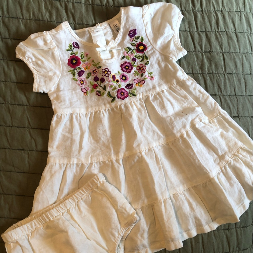 GAP Baby White Dress with Floral Embroidery and Bloomers 18m